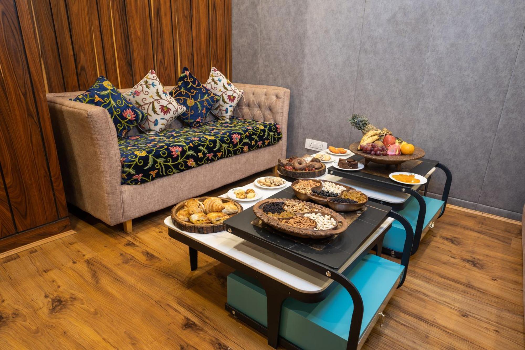 Hotel Snowland, Srinagar Екстериор снимка