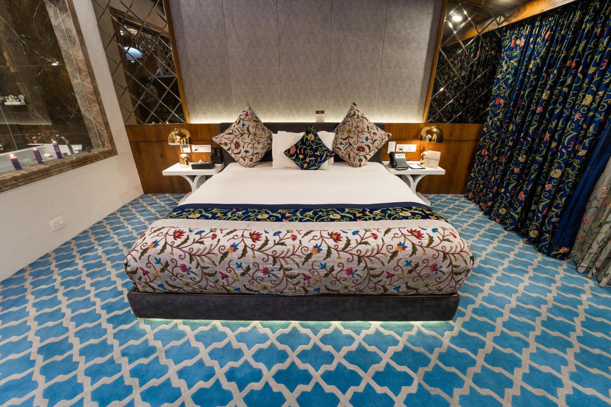 Hotel Snowland, Srinagar Екстериор снимка
